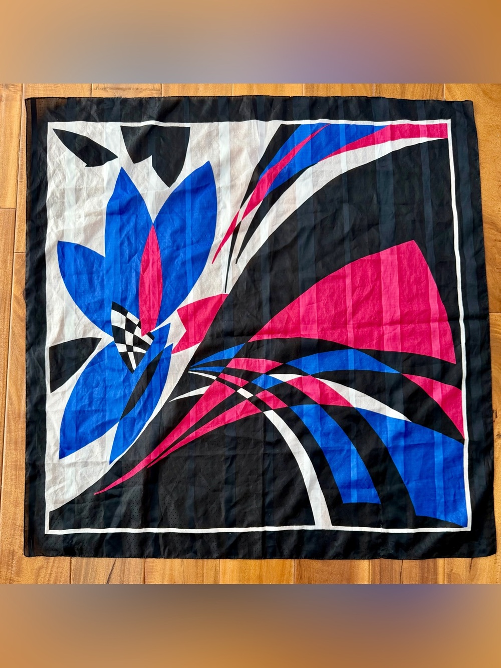 Tres elle Scarf Bold Abstract Print Blue Pink Black White Made in Italy 30” sq